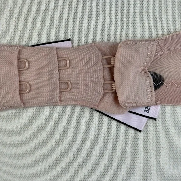 Victoria’s Secret Beige & Black Polka Dot Tee Shirt Bra Unlined Underwire 32DDD - Picture 7 of 11